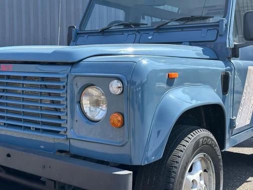 Light Dealer 1989 Land Rover Defender 90