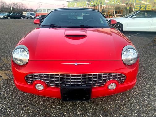 Photo 2 of 22 of 2005 Ford Thunderbird Deluxe
