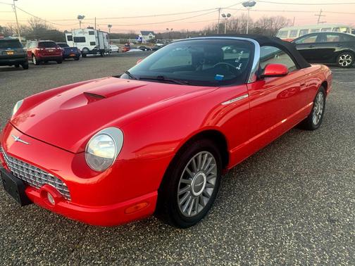 Photo 3 of 22 of 2005 Ford Thunderbird Deluxe