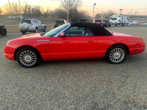 Photo 4 of 22 of 2005 Ford Thunderbird Deluxe