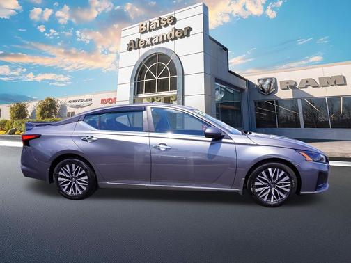 Gun Metallic 2023 Nissan Altima 2.5 SV