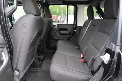 Black Clearcoat 2022 Jeep Wrangler Willys