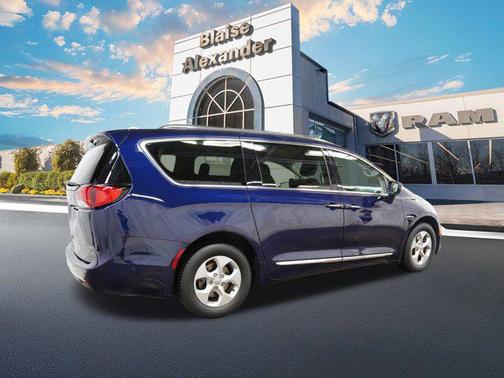2017 Chrysler Pacifica Touring-L