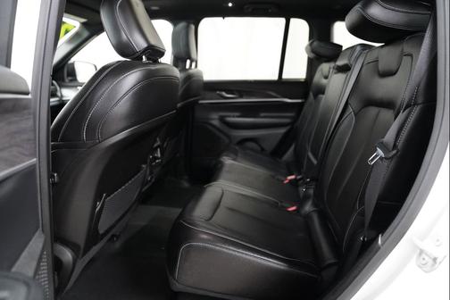 Bright White Clearcoat 2024 Jeep Grand Cherokee Limited