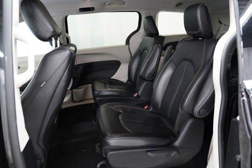 2022 Chrysler Pacifica Hybrid Touring L