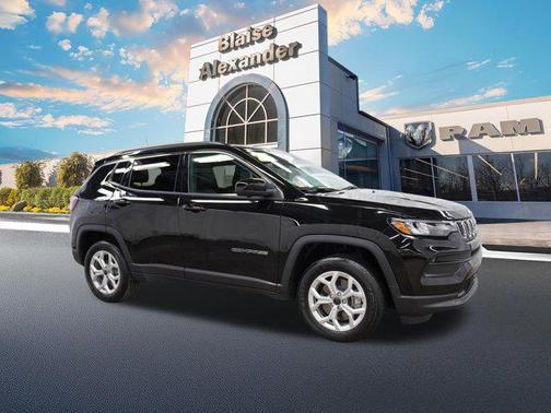 Diamond Black Crystal Pearlcoat 2025 Jeep Compass Latitude