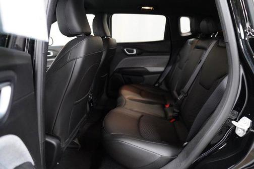 Diamond Black Crystal Pearlcoat 2025 Jeep Compass Latitude