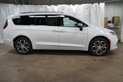 2026 Chrysler Pacifica L