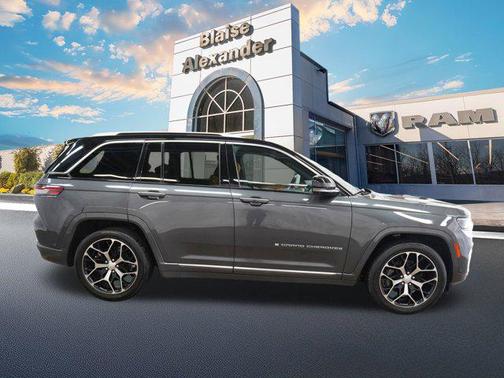 2022 Jeep Grand Cherokee Summit
