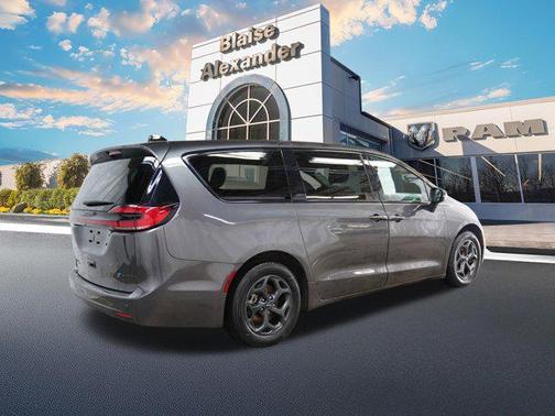2023 Chrysler Pacifica Hybrid Touring L