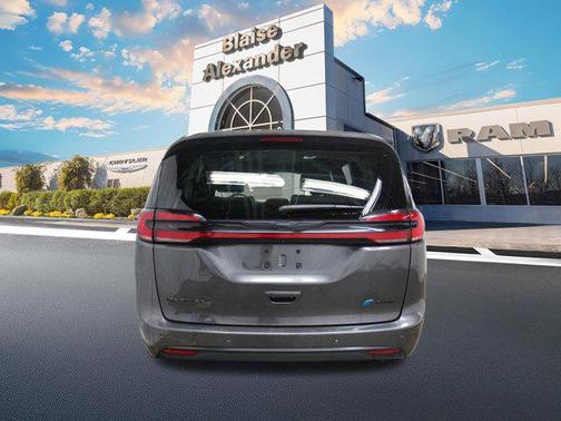 2023 Chrysler Pacifica Hybrid Touring L