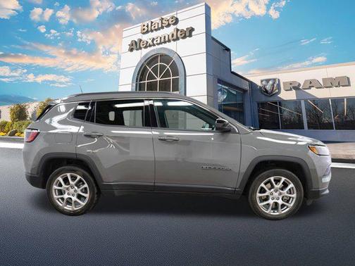 2023 Jeep Compass Latitude Lux