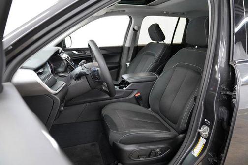 Baltic Gray Metallic Clearcoat 2023 Jeep Grand Cherokee Laredo