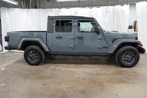 Anvil Clearcoat 2025 Jeep Gladiator Sport S