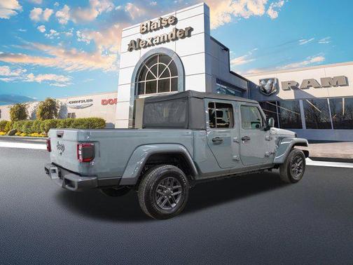 Anvil Clearcoat 2025 Jeep Gladiator Sport S