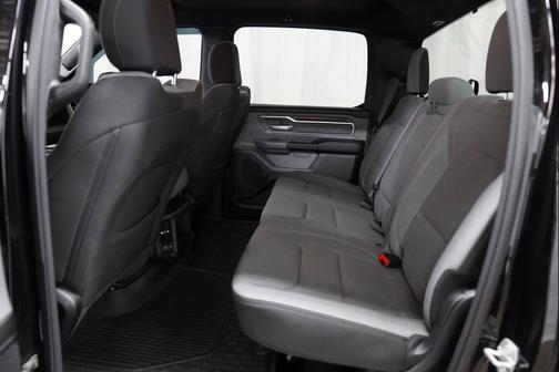 Diamond Black Crystal Pearlcoat 2022 RAM 1500 Big Horn/Lone Star