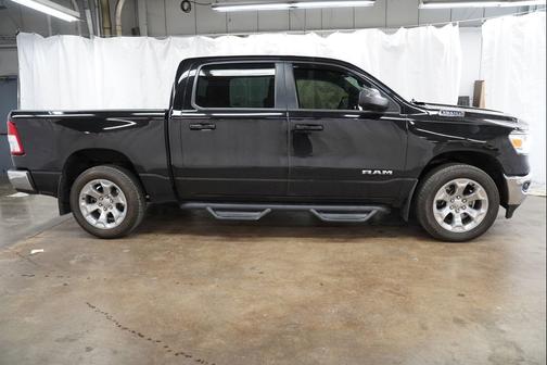 Diamond Black Crystal Pearlcoat 2022 RAM 1500 Big Horn/Lone Star