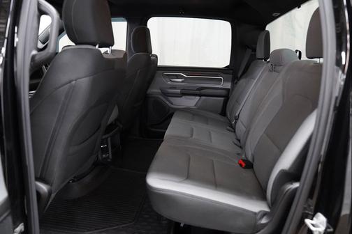 Diamond Black Crystal Pearlcoat 2022 RAM 1500 Big Horn/Lone Star