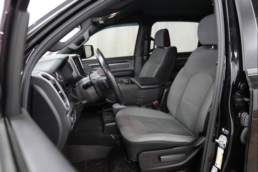 Diamond Black Crystal Pearlcoat 2022 RAM 1500 Big Horn/Lone Star