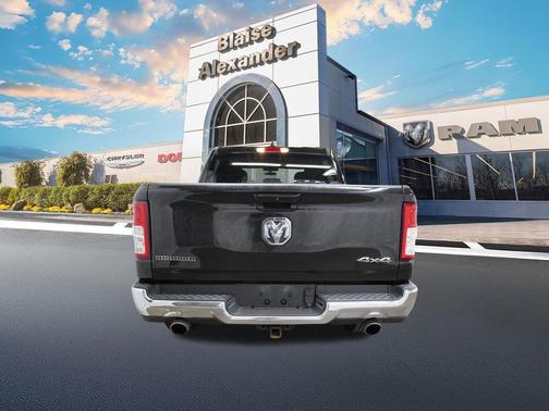 Diamond Black Crystal Pearlcoat 2022 RAM 1500 Big Horn/Lone Star