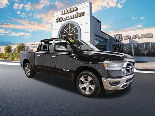 Diamond Black Crystal Pearlcoat 2019 RAM 1500 Laramie