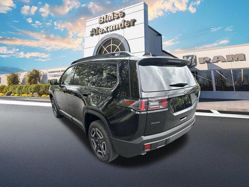 Diamond Black Crystal Pearlcoat 2026 Jeep Cherokee Limited