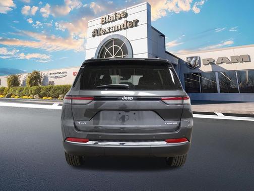 Baltic Gray Metallic Clearcoat 2026 Jeep Grand Cherokee Laredo