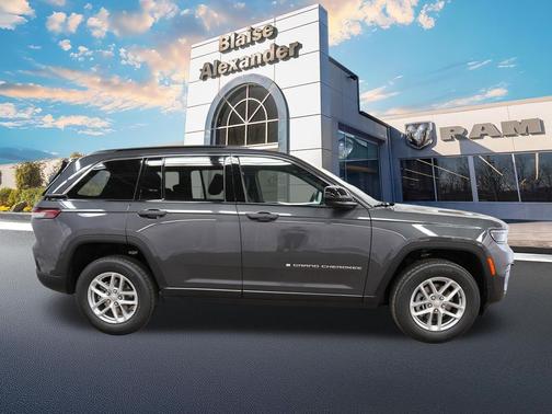 Baltic Gray Metallic Clearcoat 2026 Jeep Grand Cherokee Laredo