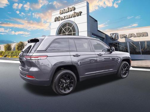 Baltic Gray Metallic Clearcoat 2025 Jeep Grand Cherokee Altitude