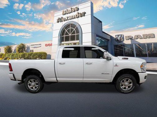 2023 RAM 2500 Laramie Crew Cab 4x4 6'4' Box