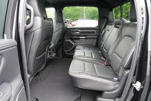Diamond Black Crystal Pearlcoat 2023 RAM 1500 Laramie