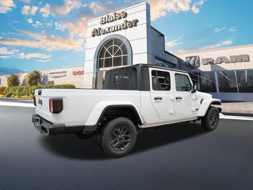 2025 Jeep Gladiator Sport S