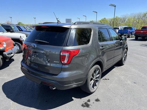 Photo 3 of 28 of 2018 Ford Explorer XLT