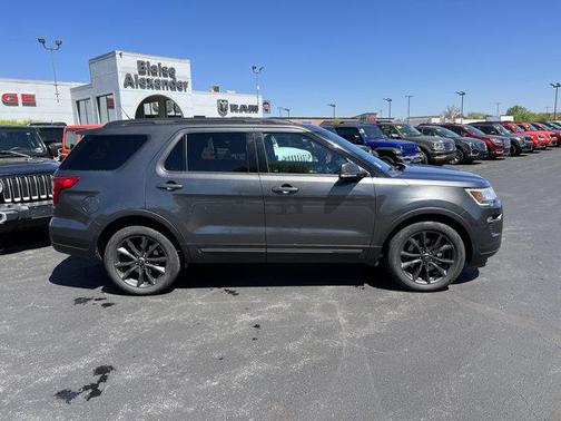 Photo 2 of 28 of 2018 Ford Explorer XLT