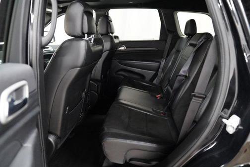 Diamond Black Crystal Pearlcoat 2022 Jeep Grand Cherokee Laredo