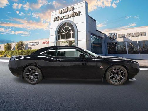Pitch Black Clearcoat 2016 Dodge Challenger R/T Scat Pack