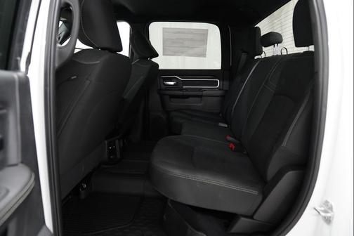 Bright White Clearcoat 2026 RAM 2500 Big Horn Crew Cab 4x4 8' Box