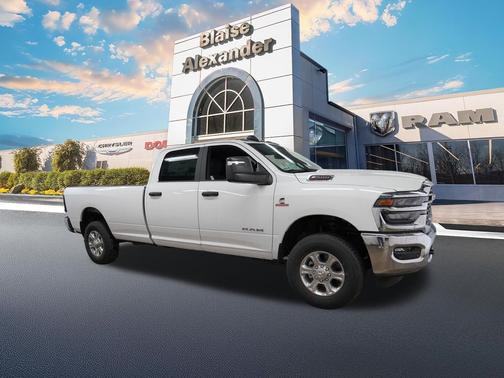 Bright White Clearcoat 2026 RAM 2500 Big Horn Crew Cab 4x4 8' Box