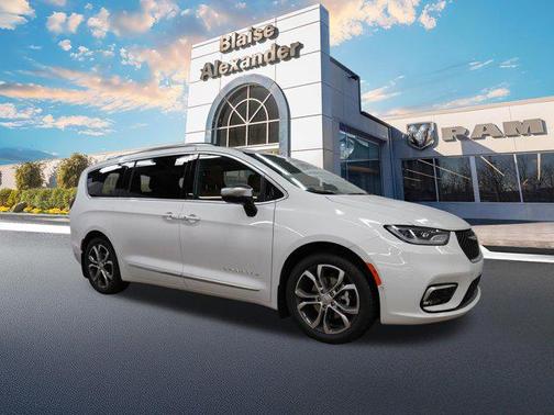 Bright White Clearcoat 2026 Chrysler Pacifica L