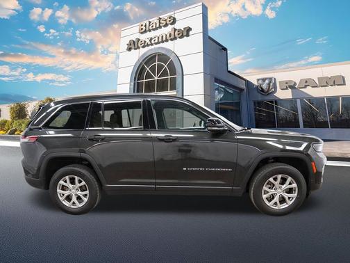Rocky Mountain Pearlcoat 2023 Jeep Grand Cherokee Limited