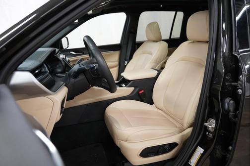 Rocky Mountain Pearlcoat 2023 Jeep Grand Cherokee Limited