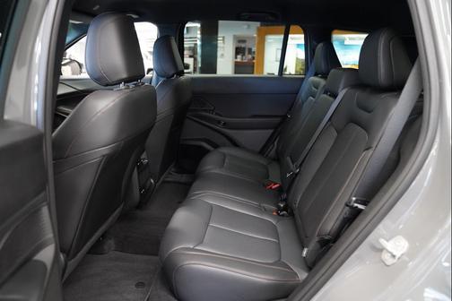 Sting-Gray Clearcoat 2026 Jeep Cherokee Limited