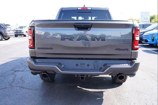 Granite Crystal Metallic Clearcoat 2027 RAM 1500 Big Horn/Lone Star