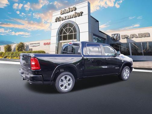 Diamond Black Crystal Pearlcoat 2026 RAM 1500 Big Horn/Lone Star