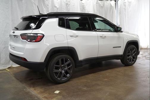 Bright White Clearcoat 2026 Jeep Compass Limited
