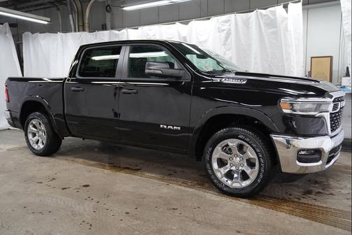 Diamond Black Crystal Pearlcoat 2026 RAM 1500 Big Horn/Lone Star