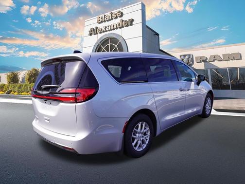 Silver Mist Clearcoat 2026 Chrysler Pacifica L