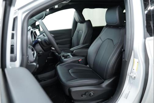 Silver Mist Clearcoat 2026 Chrysler Pacifica L
