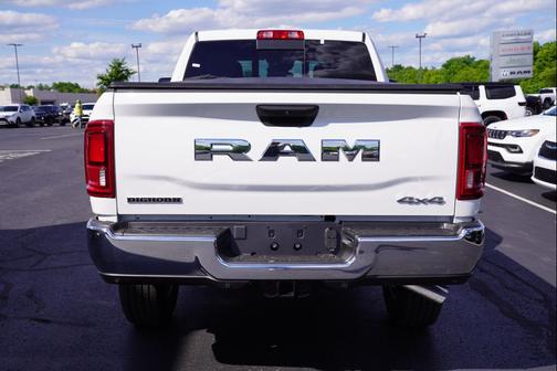 Bright White Clearcoat 2026 RAM 2500 Big Horn Crew Cab 4x4 6'4' Box