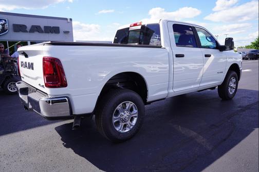Bright White Clearcoat 2026 RAM 2500 Big Horn Crew Cab 4x4 6'4' Box